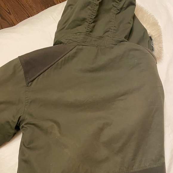 Forever 21 green jacket with white fur hood - Picture 8 of 8